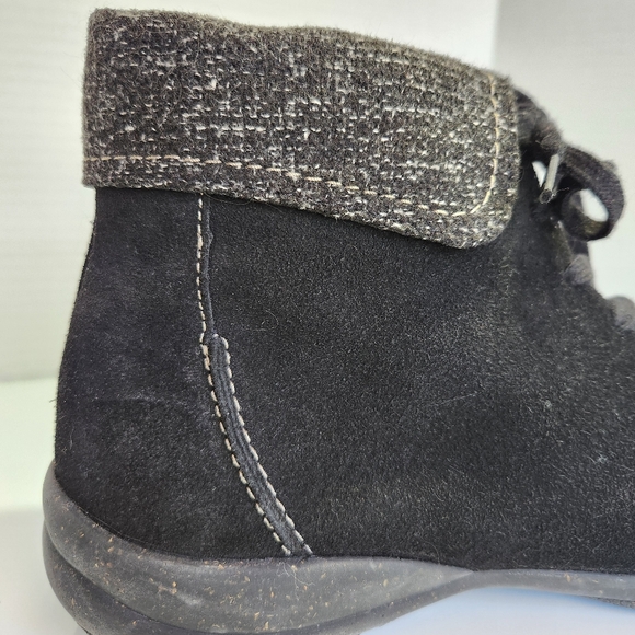 Clarks Roseville Black Suede Laced Ankle Booties Womens 9.5 - Picture 5 of 12